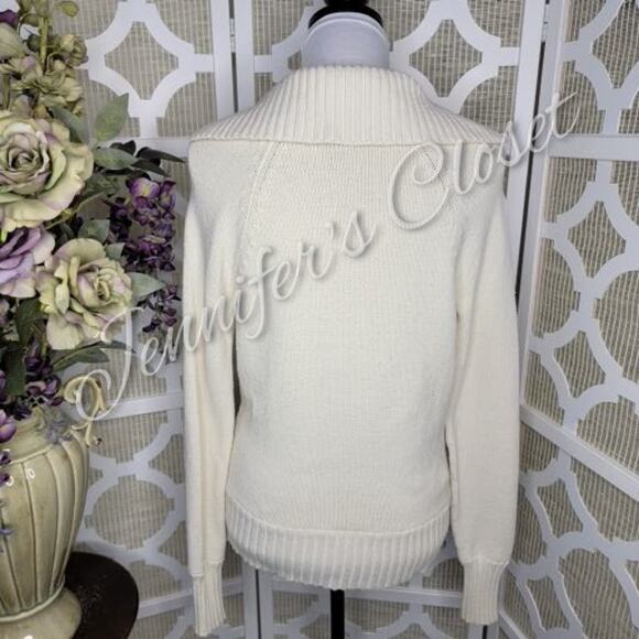 3/$30 Banana Republic Women's Vintage Cream V Neck Collared Sweater - Picture 6 of 11